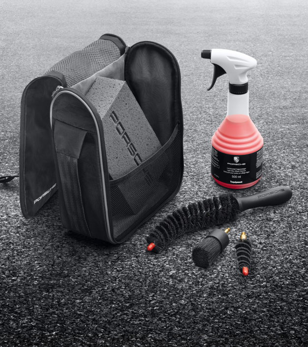 Wheel rim cleaning kit